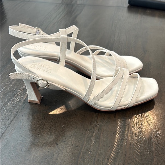 Naturalizer 9W Wide Width Galaxy Warm White Women's Elegant Sandals - Picture 7 of 11